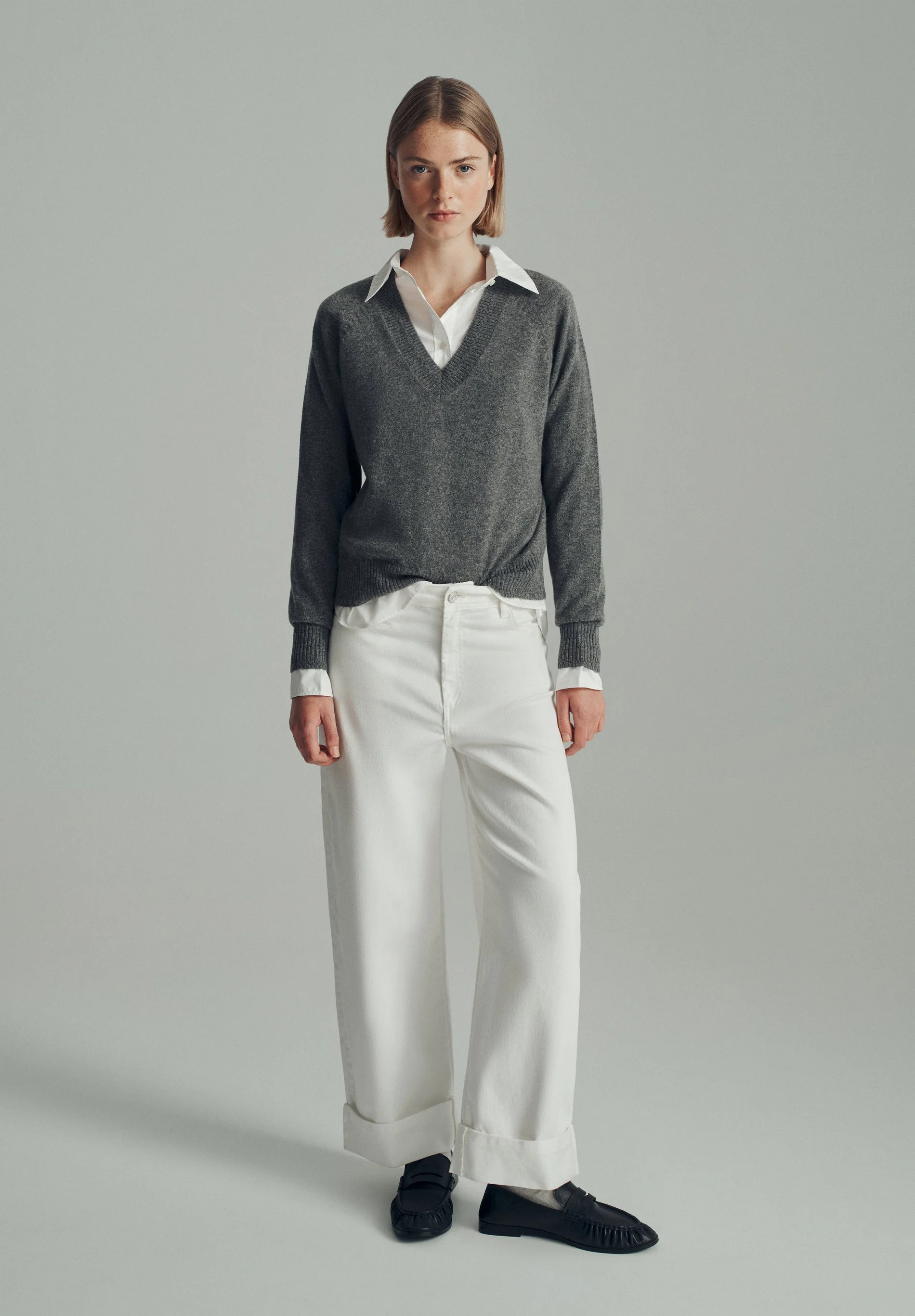 V-NECK 100% CASHMERE SWEATER