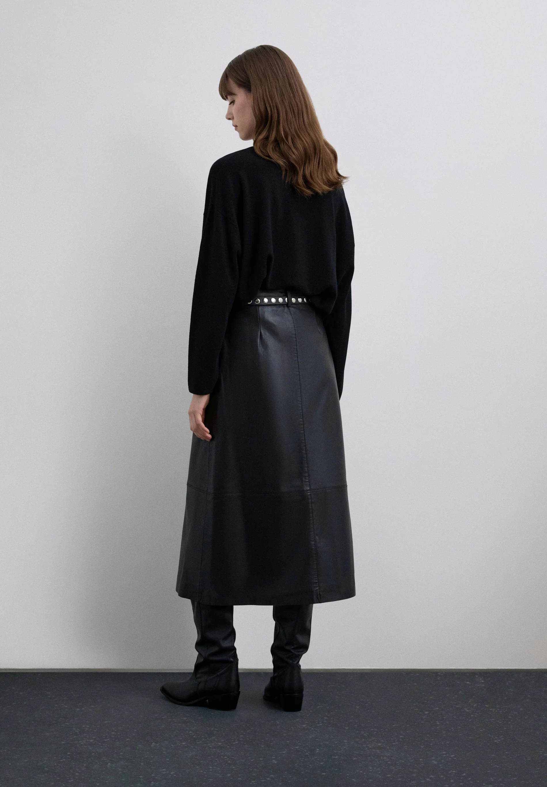 LEATHER MIDI SKIRT - Image 4