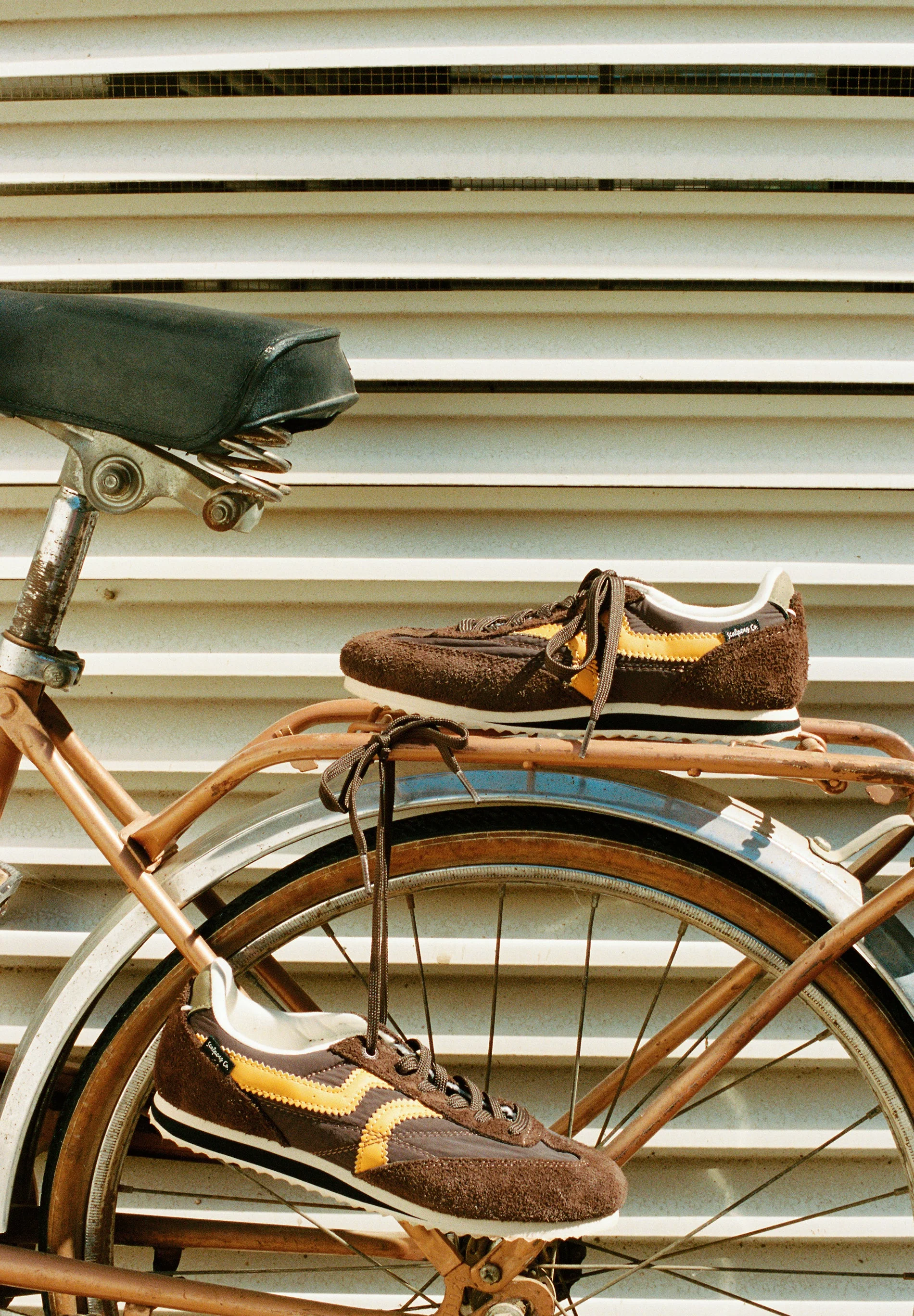 RETRO SNEAKERS