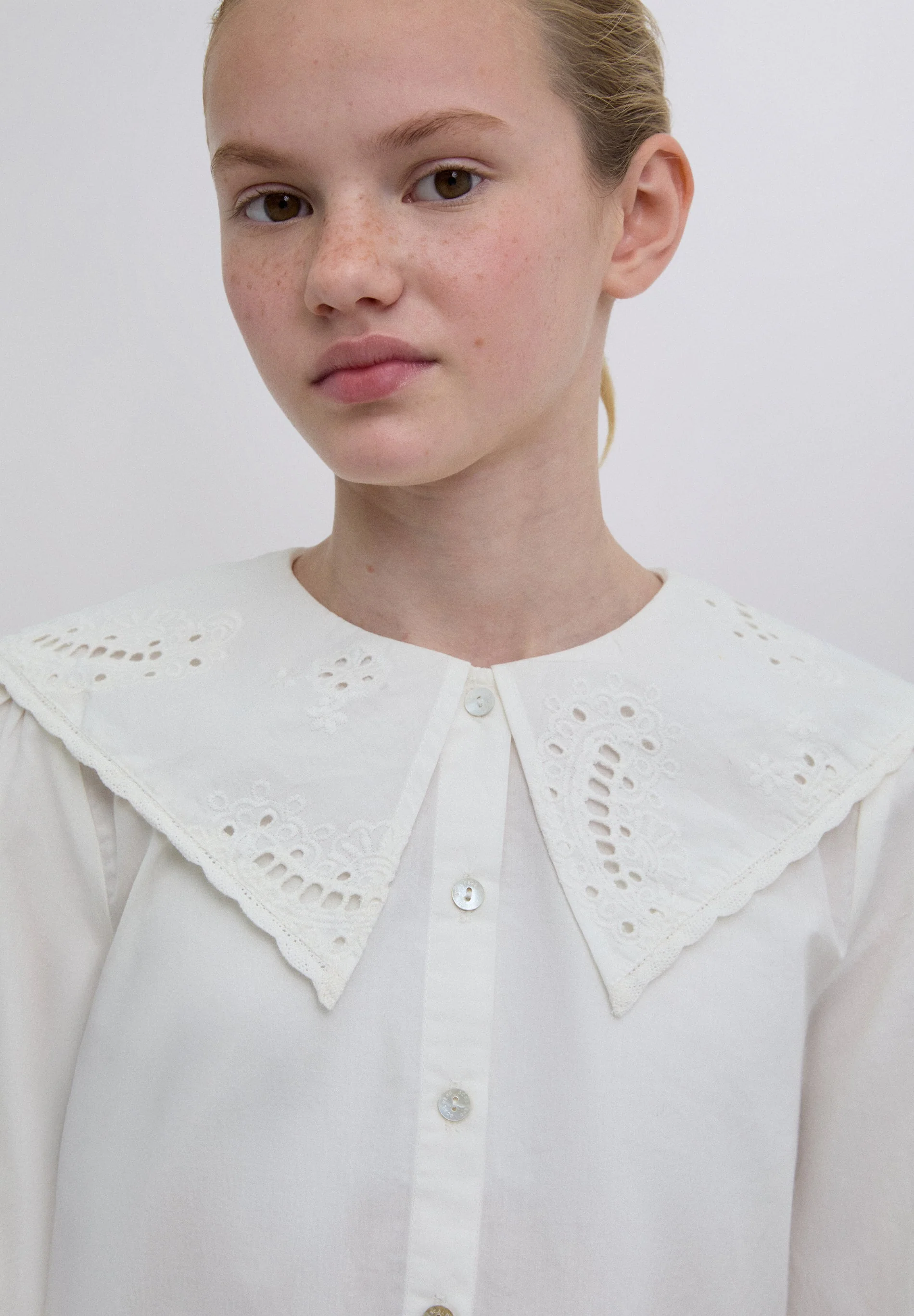 EMBROIDERED COLLAR SHIRT - Image 3