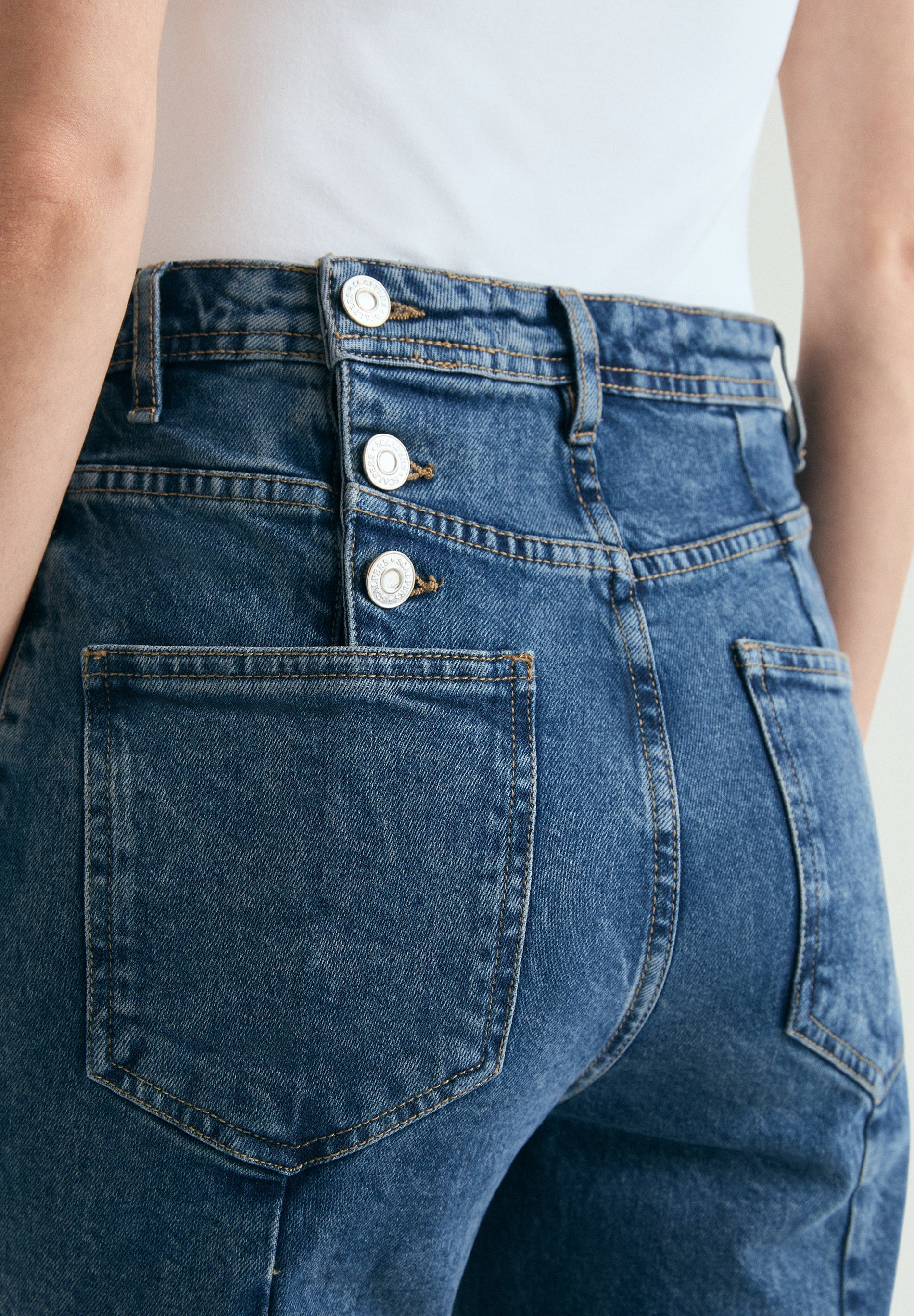 JEANS WITH BACK BUTTONS - Image 5