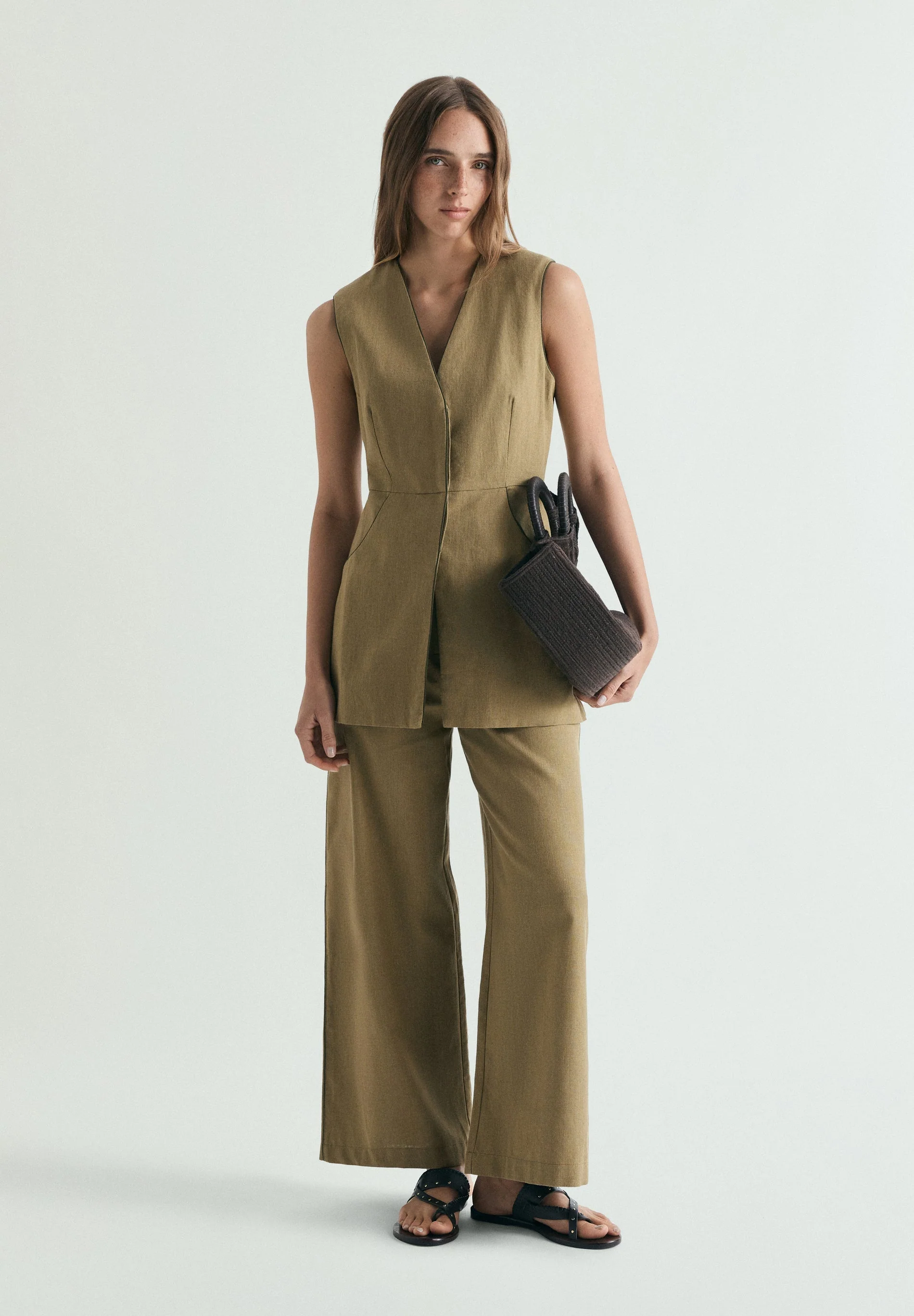 TROUSERS WITH CONTRAST POCKETS