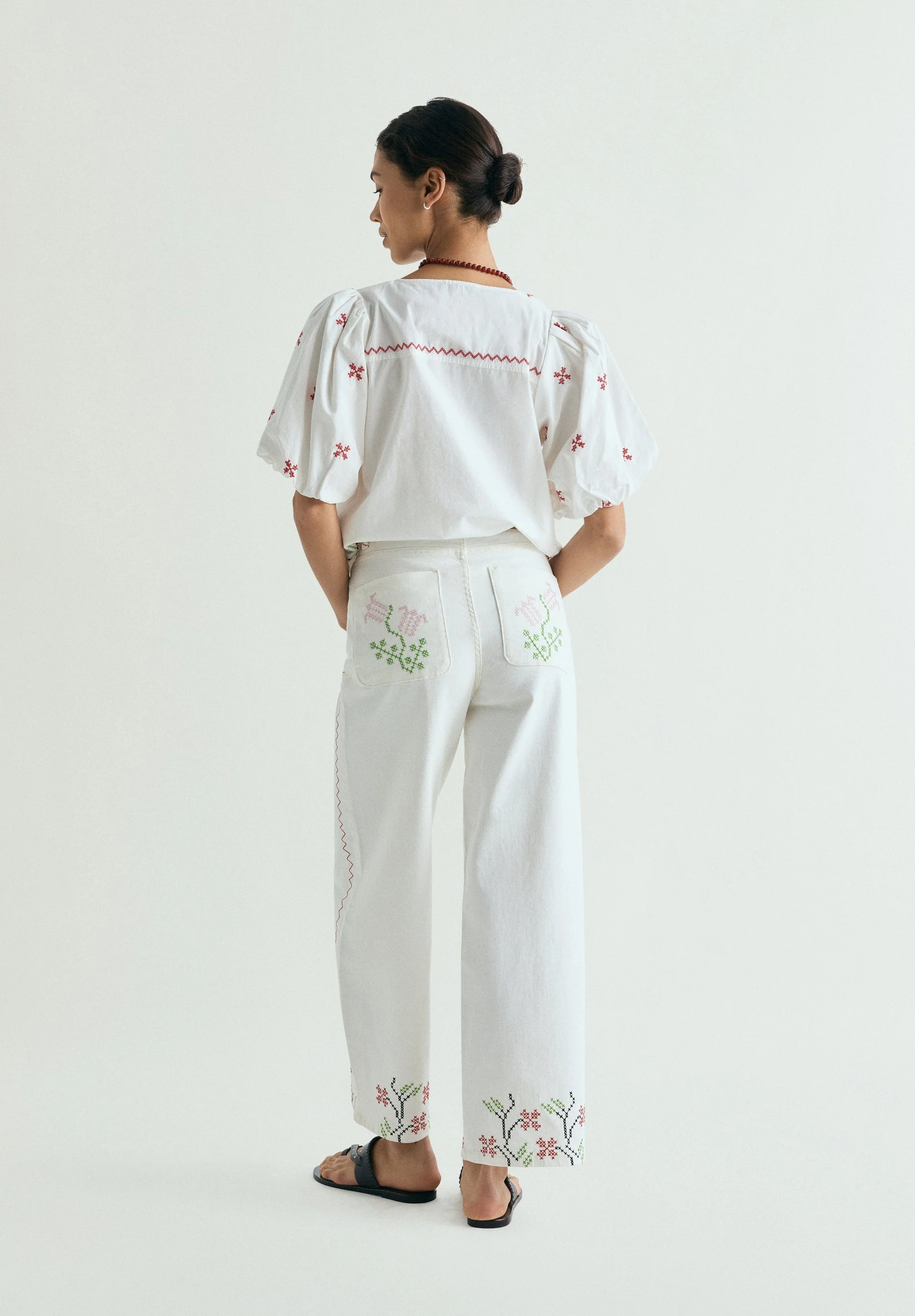WIDE LEG JEANS WITH FLORAL EMBROIDERY - Image 3
