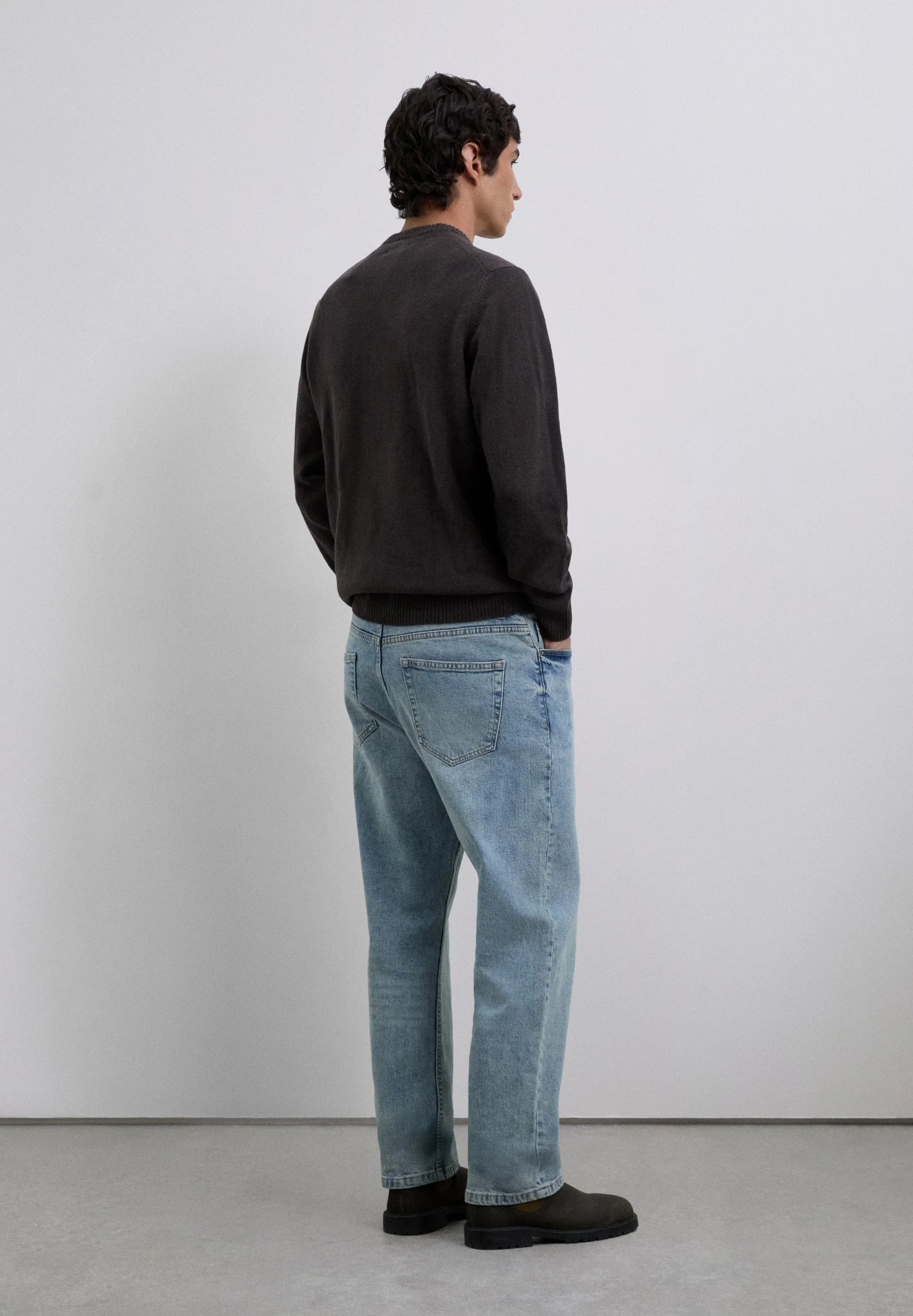 REGULAR FIT JEANS - Image 4