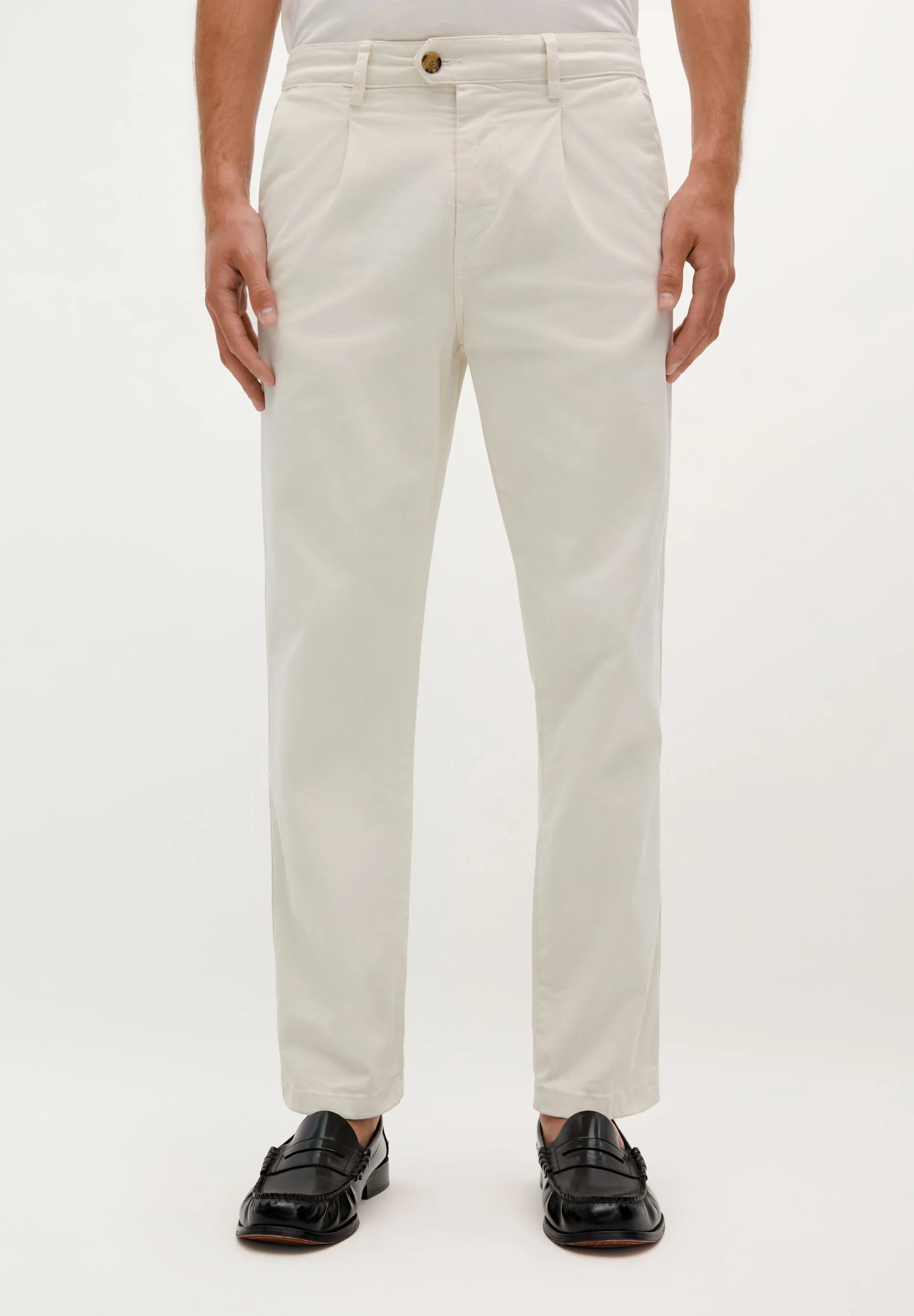 PANTALÓN CHINO PINZAS RELAXED - Image 3