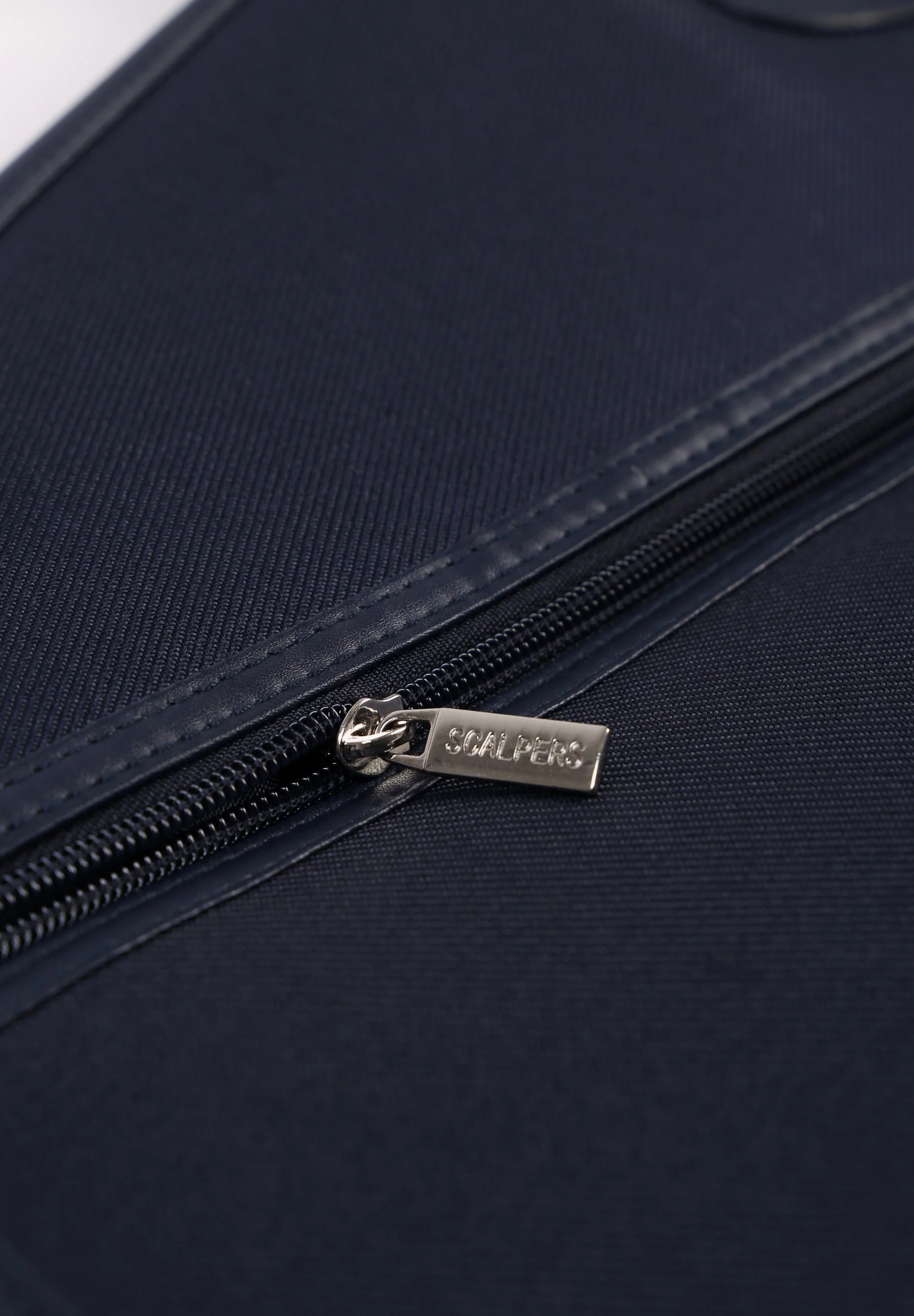 SCALPERS MEDIUM SUIT BAG - Image 3